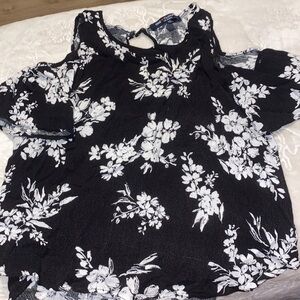 Black and White floral top!